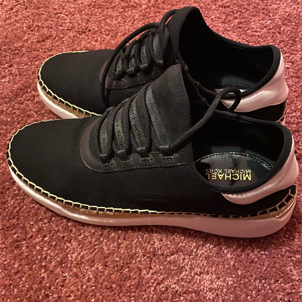Shoes - Picture 3 of 8